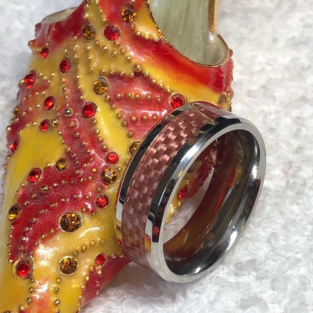 LAST CHANCE 💕✨💍band style ring mens or ladies woven inside band stamped
